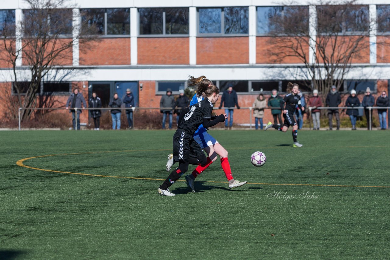 Bild 384 - B-Juniorinnen Halbfinale SVHU - Holstein Kiel : Ergebnis: 3:0